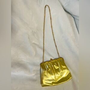 Andé Gold Handbag vintage 1950-1970’s great condition inside and out with chain.